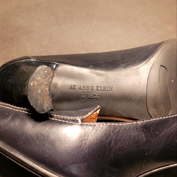 Anne Klein black leather heels size 9m - Picture 6 of 12